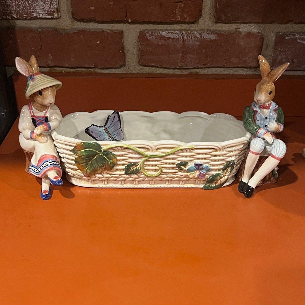 Vintage Fitz & Floyd old world rabbits cracker cradle
